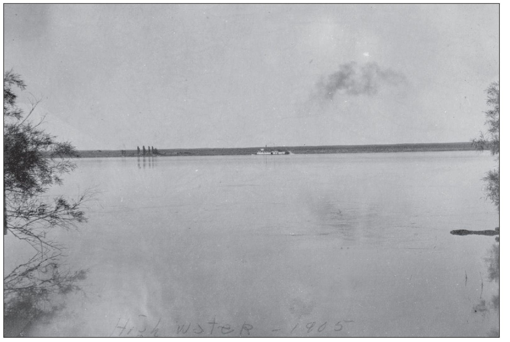 THE FLOODED COLUMBIA IN 1905 In this year the bridge was damaged by ice flows - photo 10