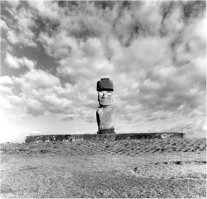 Restored Moai statue on Rapa Nui with replicated obsidian and coral eyes - photo 2