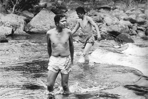 10 Hun Sen swimming at Teuk Chhou Resort during a tour of Kampot province in - photo 12