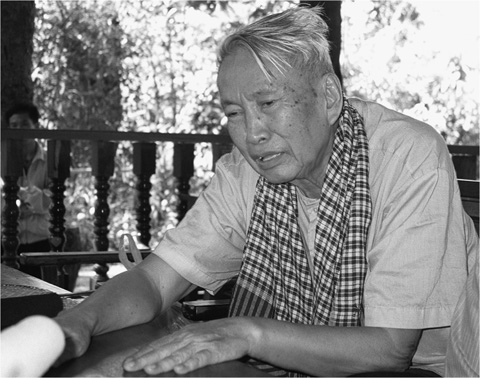 16 Utter final defeat Pol Pot during an interview with a Thai journalist at - photo 18