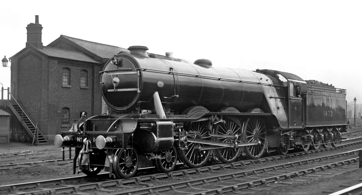 Another stunning image of Gresley LNER A1class Pacific No 1472 at Doncaster - photo 10