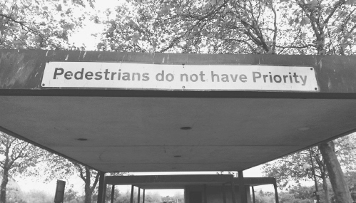 Pedestrians do not have priority Poor Milton Keynes Its notoriety is not - photo 2