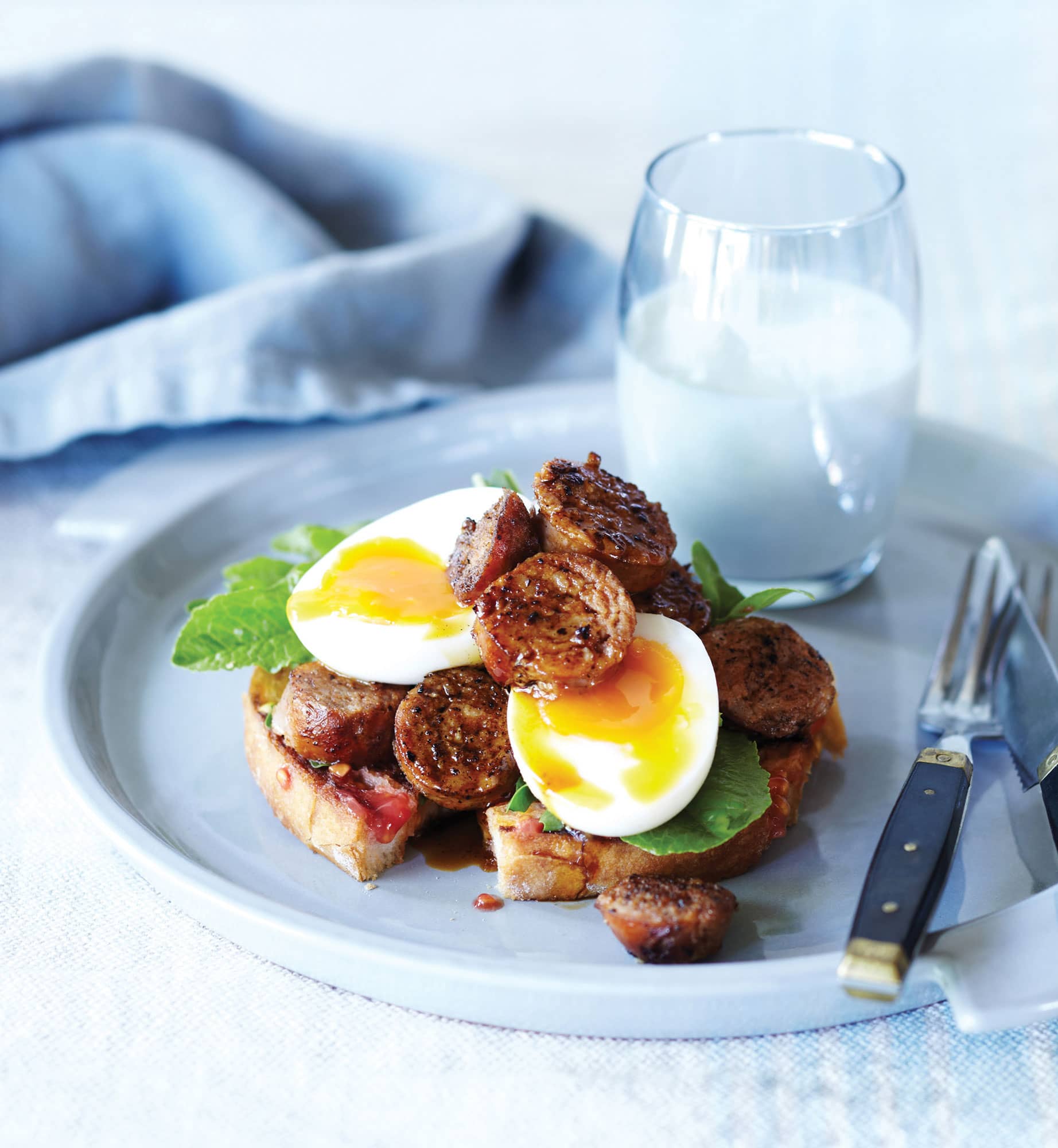 CHORIZO AND EGG ON TOMATO-RUBBED TOAST This simple breakfast dish is based on - photo 9