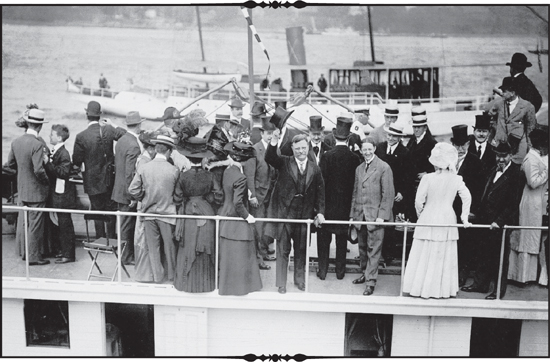 Theodore Roosevelts triumphal return from his African tour 1910 R OOSEVELT - photo 1