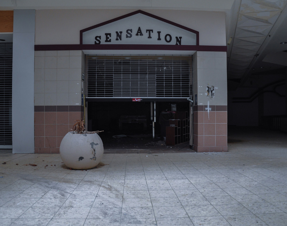 Abandoned Malls of America Crumbling Commerce Left Behind - photo 8