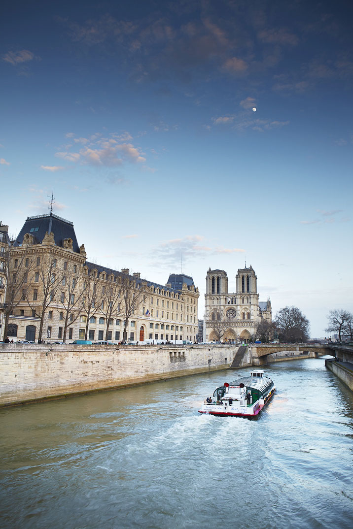 River cruise along the Seine MATT MUNROLONELY PLANET Maria and the - photo 5