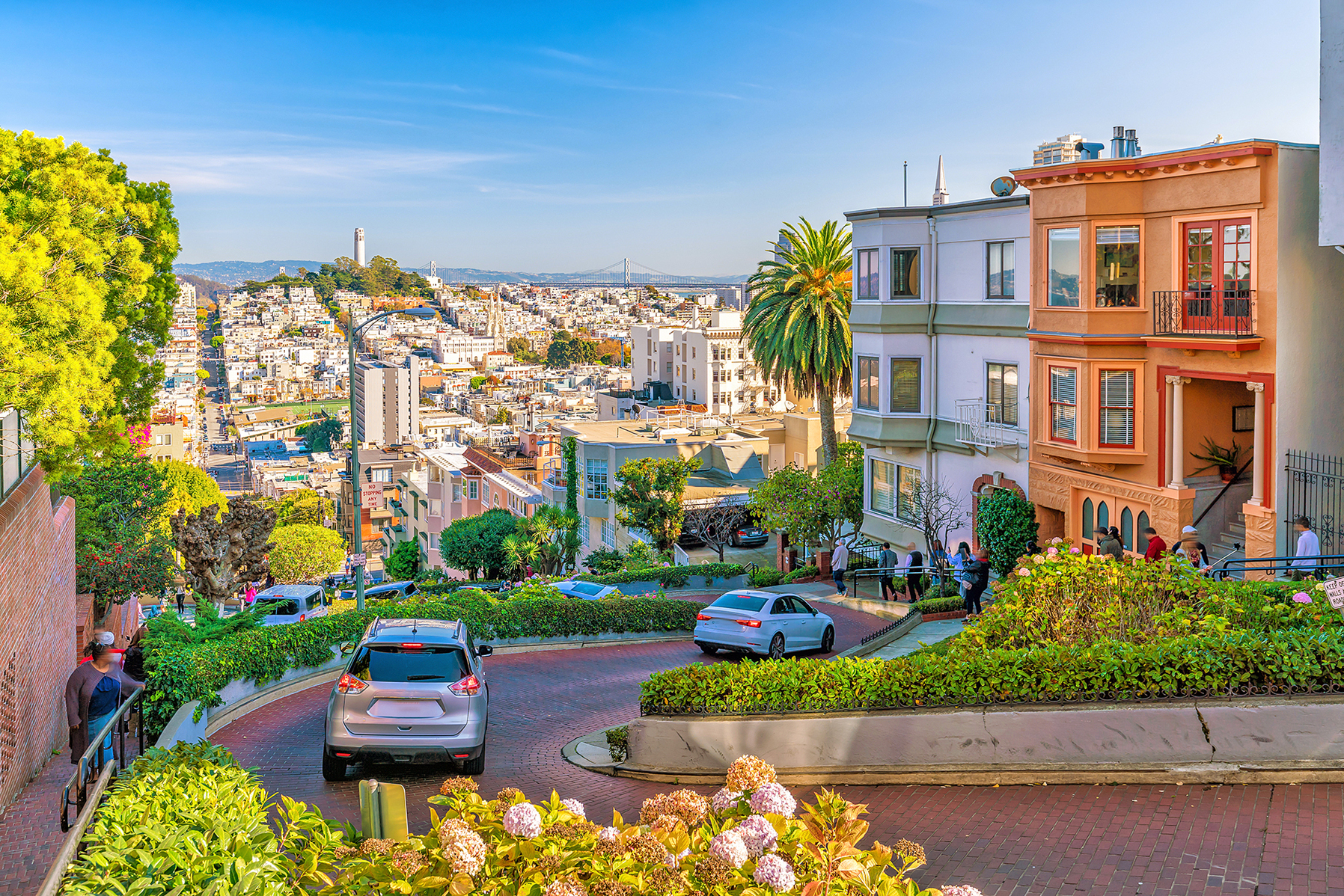 F11PHOTOSHUTTERSTOCK SAN FRANCISCO Ride the clanging cable cars up - photo 9