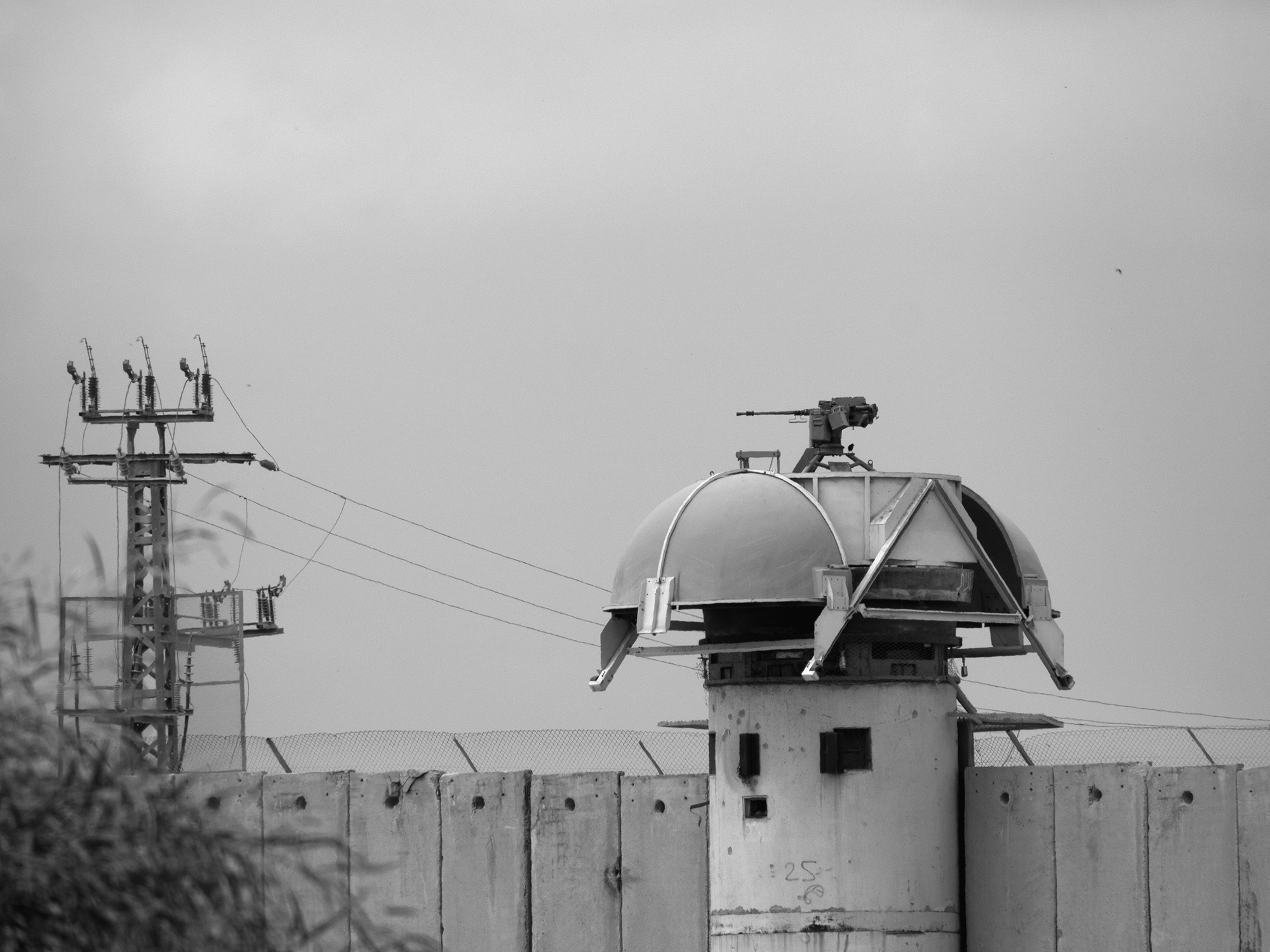 The remote-controlled Israeli machine gun at the Erez Crossing Photo by Dan - photo 4