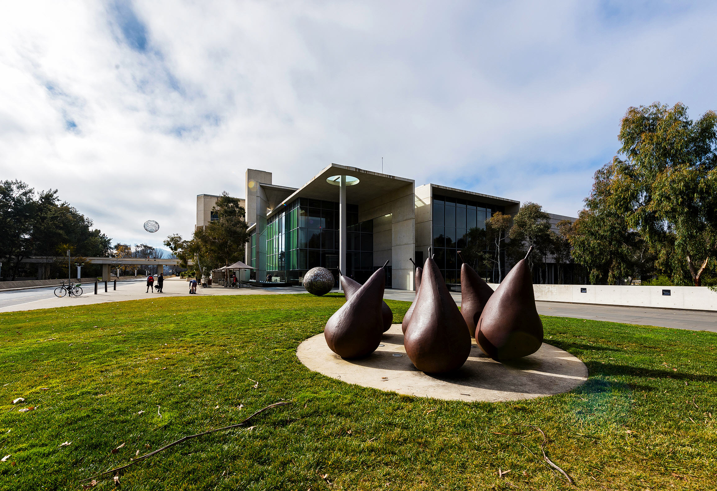 NATIONAL GALLERY OF AUSTRALIA DESIGNED BY COLIN MADIGAN AND ANDREW ANDERSONS - photo 5