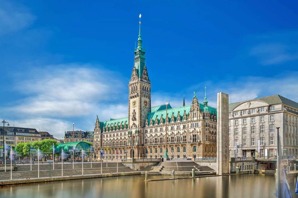 FOTO-SELECTSHUTTERSTOCK Hamburg Top Sights Outstanding art spanning the - photo 6