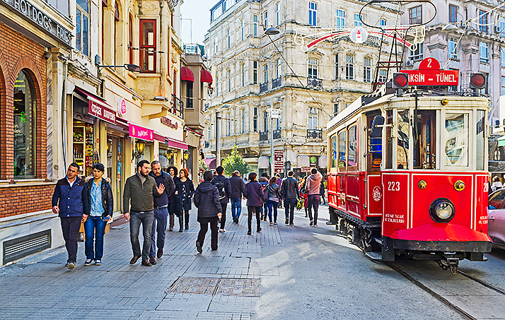 EFESENKOSHUTTERSTOCK stanbul Top Sights Pera Museum Staging temporary - photo 13