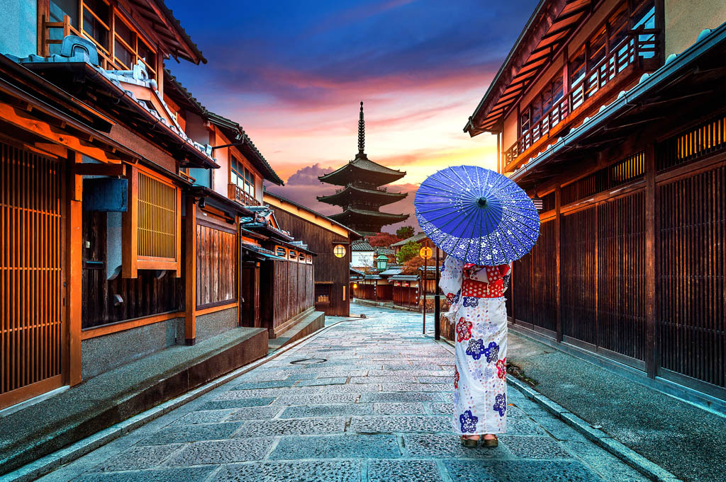 Yasaka-jinja from GUITAR PHOTOGRAPHERSHUTTERSTOCK Kyoto Osaka Top - photo 4