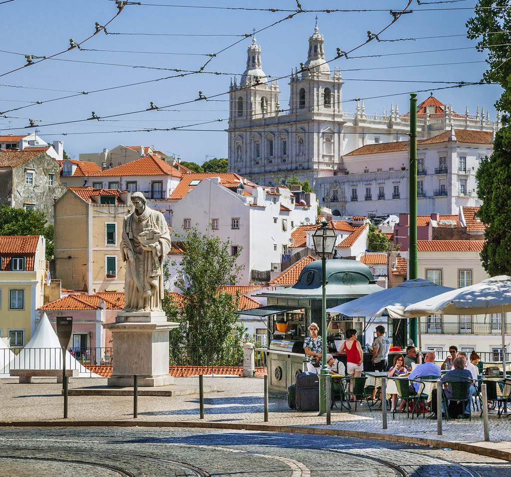 Largo das Portas do Sol Manfre GottschalkGetty Images LisbonTop Sights - photo 5