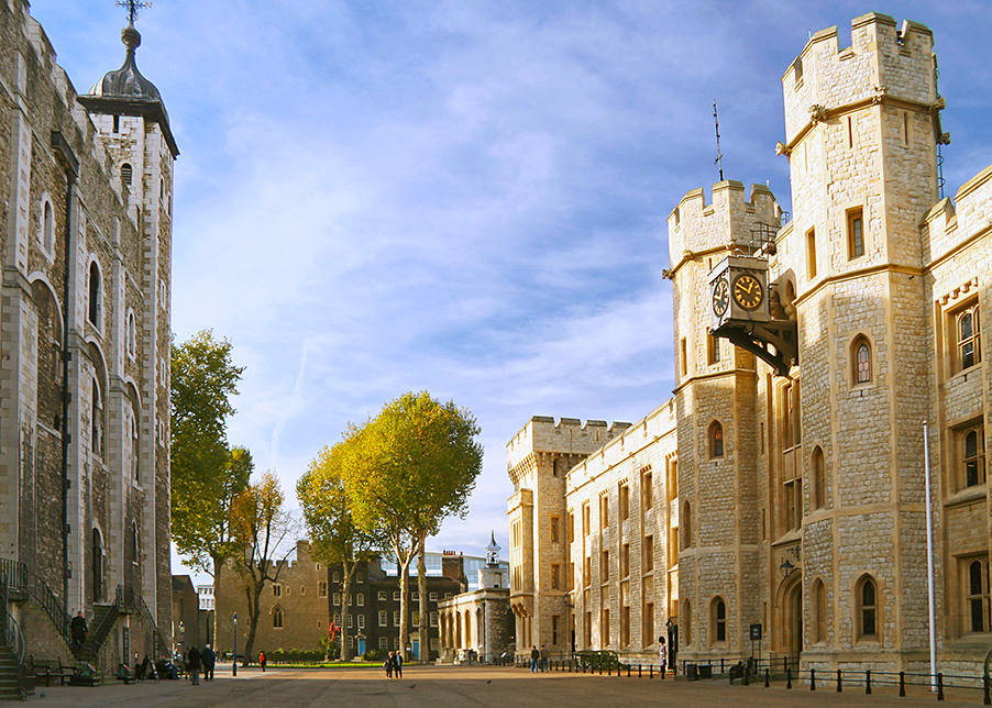 CELSO DINIZSHUTTERSTOCK London Top Sights Sacred place of coronation for - photo 10