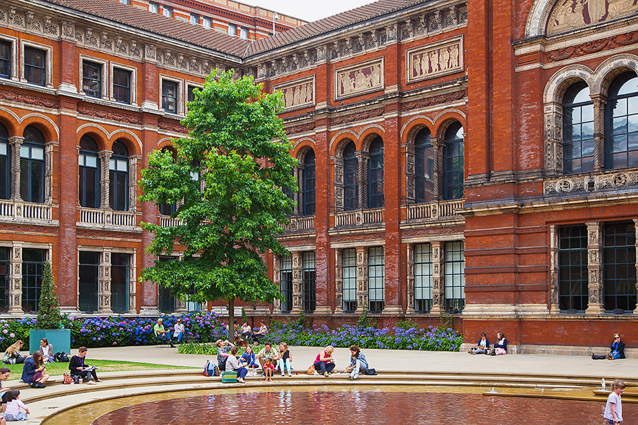 IR STONESHUTTERSTOCK London Top Sights The grandest Tudor palace in - photo 14