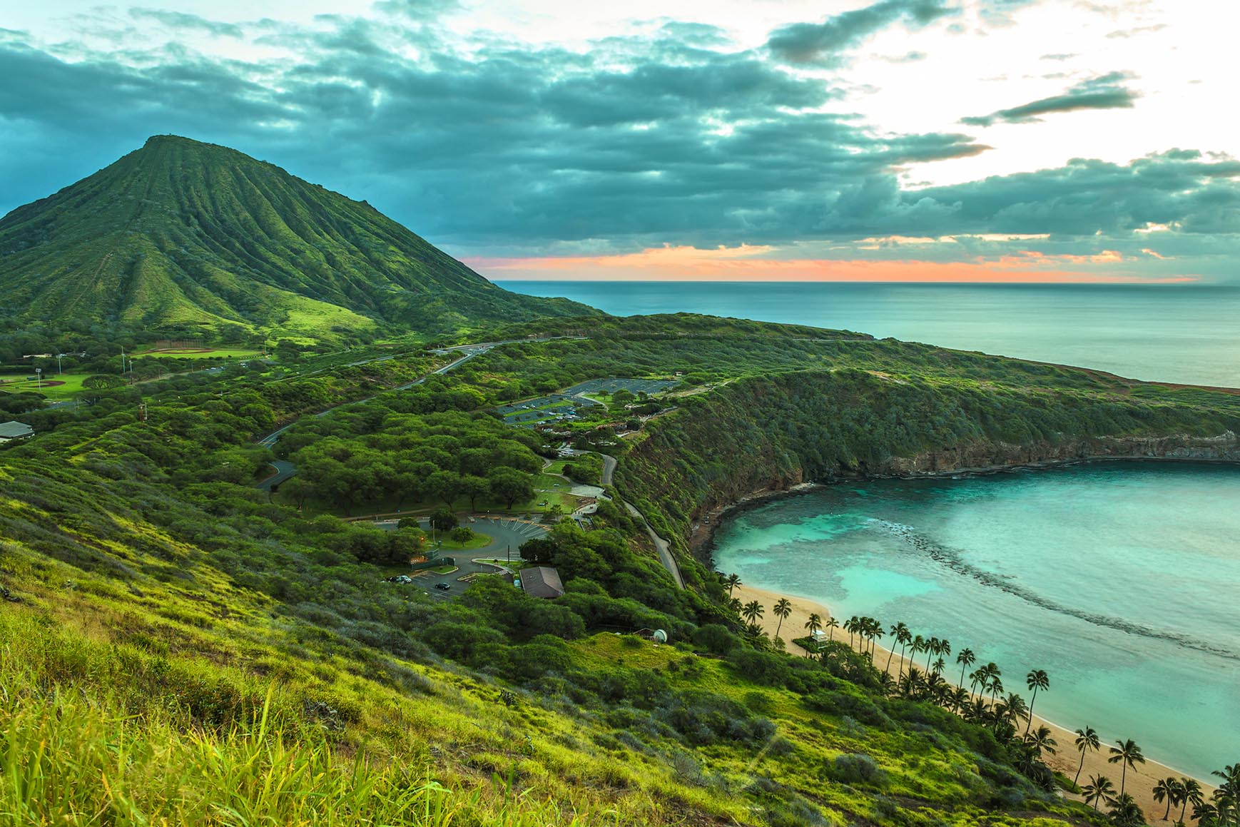 Hanauma Bay Oahu LEIGH ANNE MEEKSSHUTTERSTOCK Snapshots of these islands - photo 3