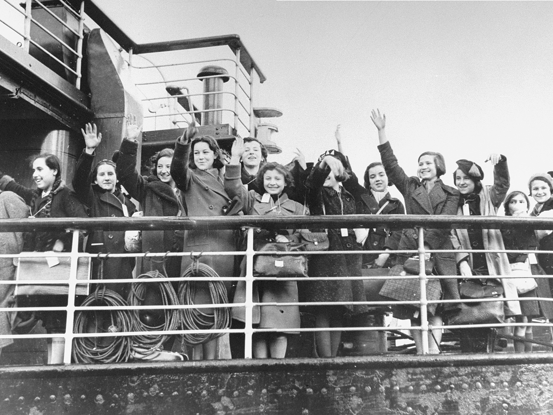 Jewish refugee children part of a Kindertransport from Germany upon arrival - photo 2