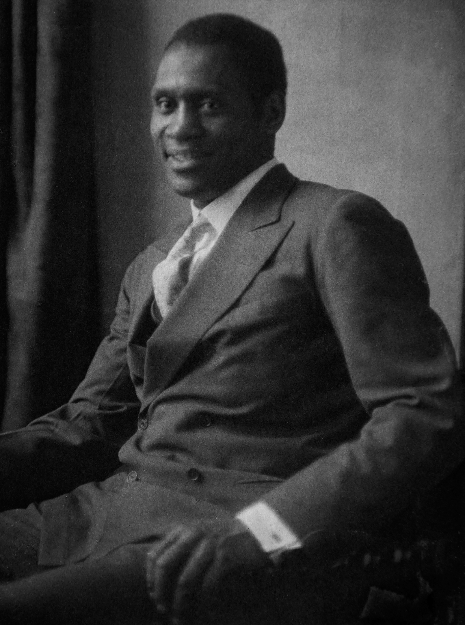 preface Paul Robeson was an artist and social activist whose voice could not be - photo 3