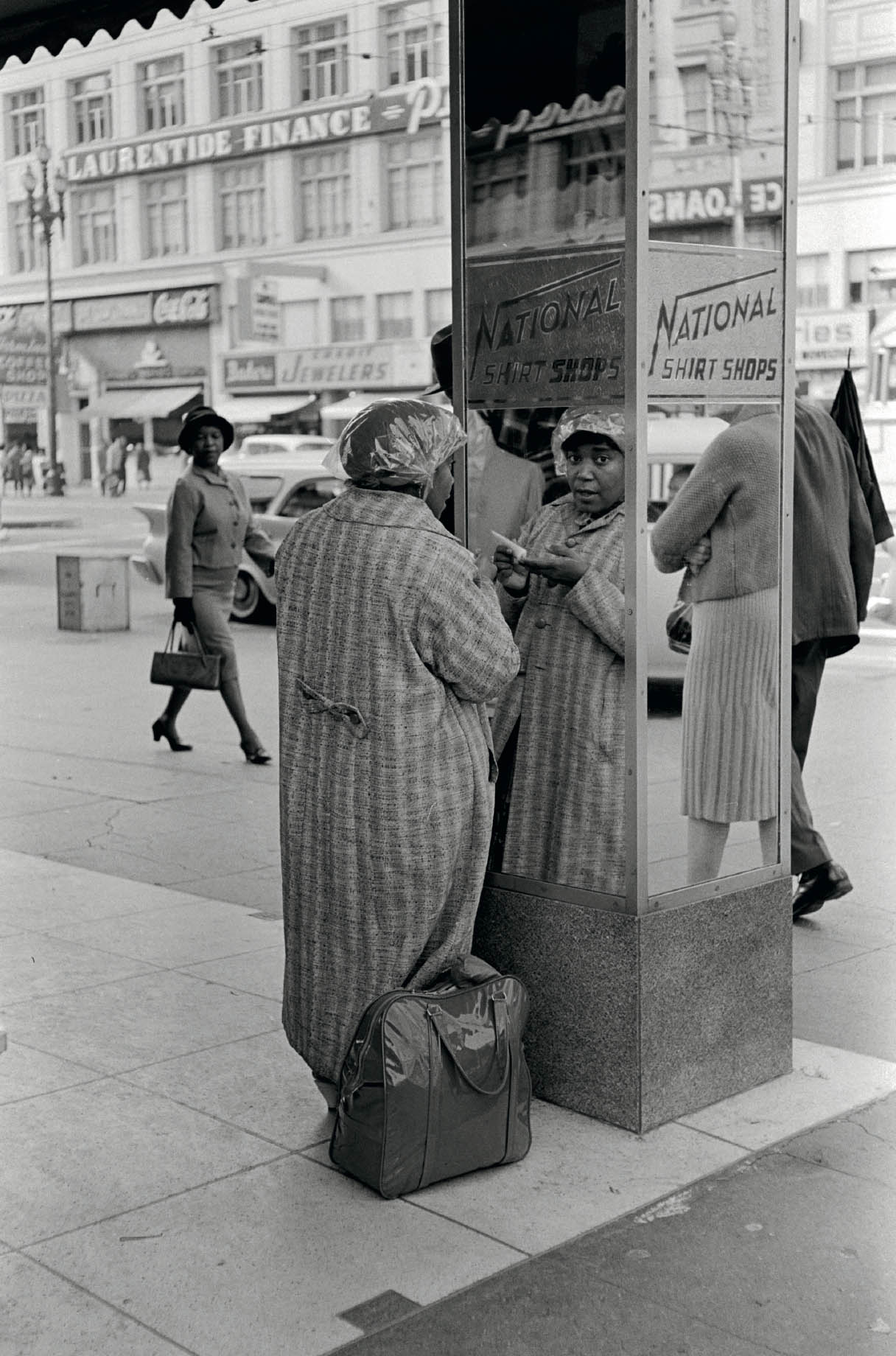 The Fillmore District in San Francisco 1961 In 1961 Marshall captured a woman - photo 7