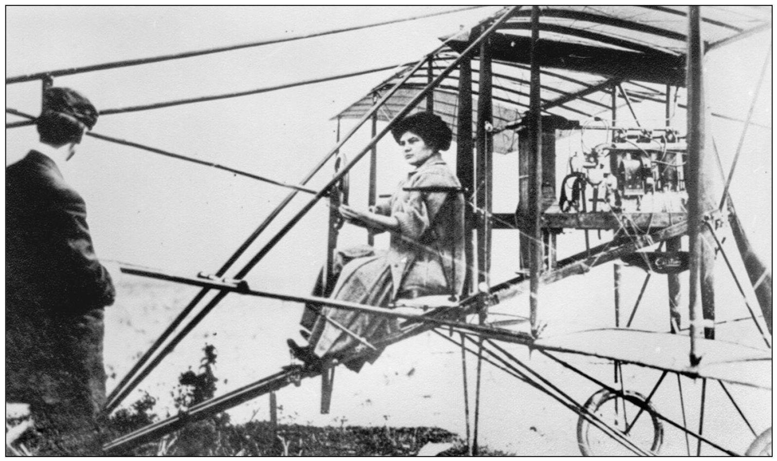 Glenn Curtiss agreed to give Blanche Scott lessons starting as all pilots - photo 9