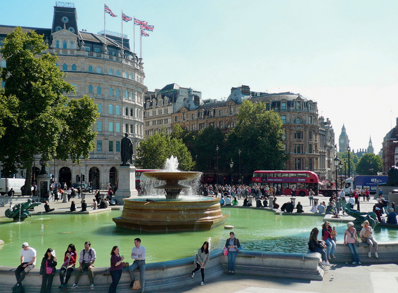 Trafalgar Square 1960 Trafalgar Square looking towards Whiteh - photo 7