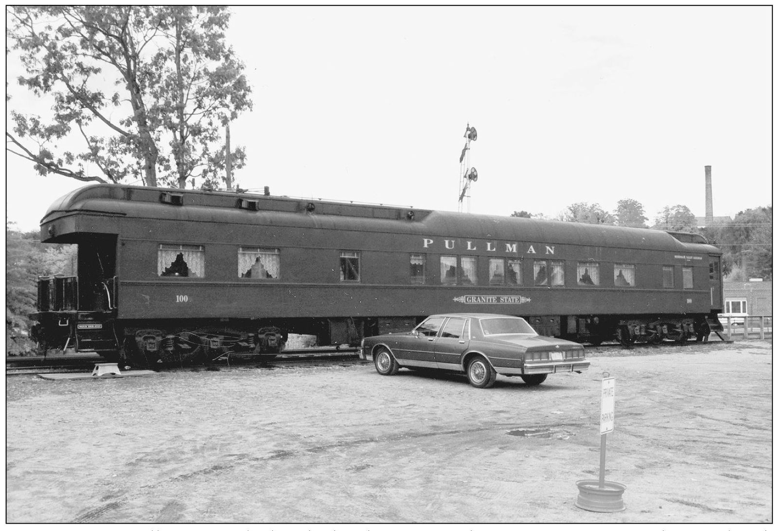 An executives Pullman is parked at the headquarters of the State of New - photo 14