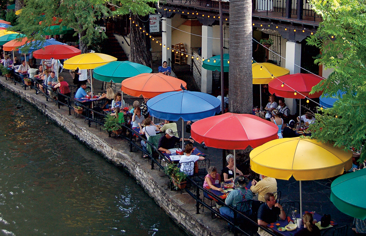 DINING ALONG THE RIVERWALK IN SAN ANTONIO T his book is divided into an - photo 4