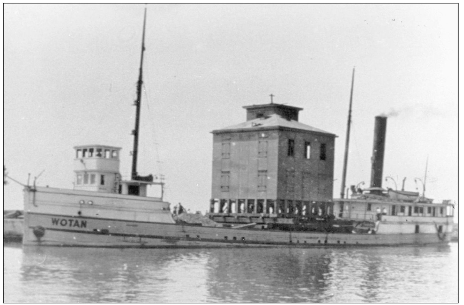 The steamer Wotan arrives in Fairport from Buffalo with a lighthouse shell - photo 9