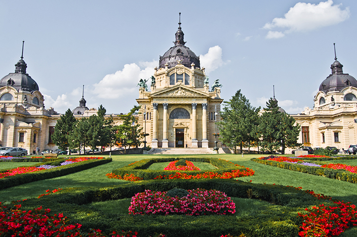 JuleBerlinSHUTTERSTOCK Budapest Top Sights Great Synagogue The largest - photo 14