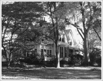 Miss Ladys house Published by ALGONQUIN BOOKS OF CHAPEL HILL Post Office Box - photo 2