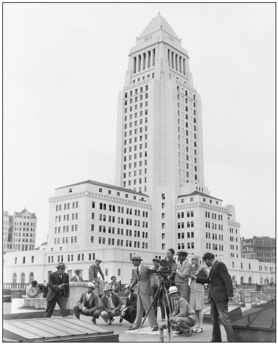 L OS A NGELES C ITY H ALL 1928 Lon Chaney films a scene in front of the - photo 3