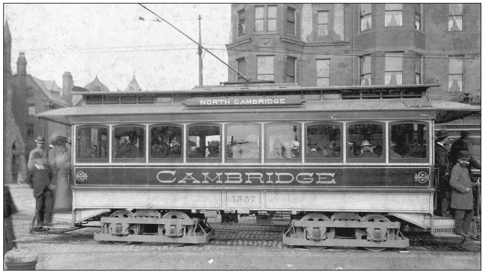 The heavy ridership on trolley cars linking Harvard Square with downtown Boston - photo 11