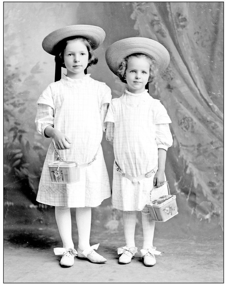 Edith right and Floy Boston grew up before their fathers camera Here they - photo 7