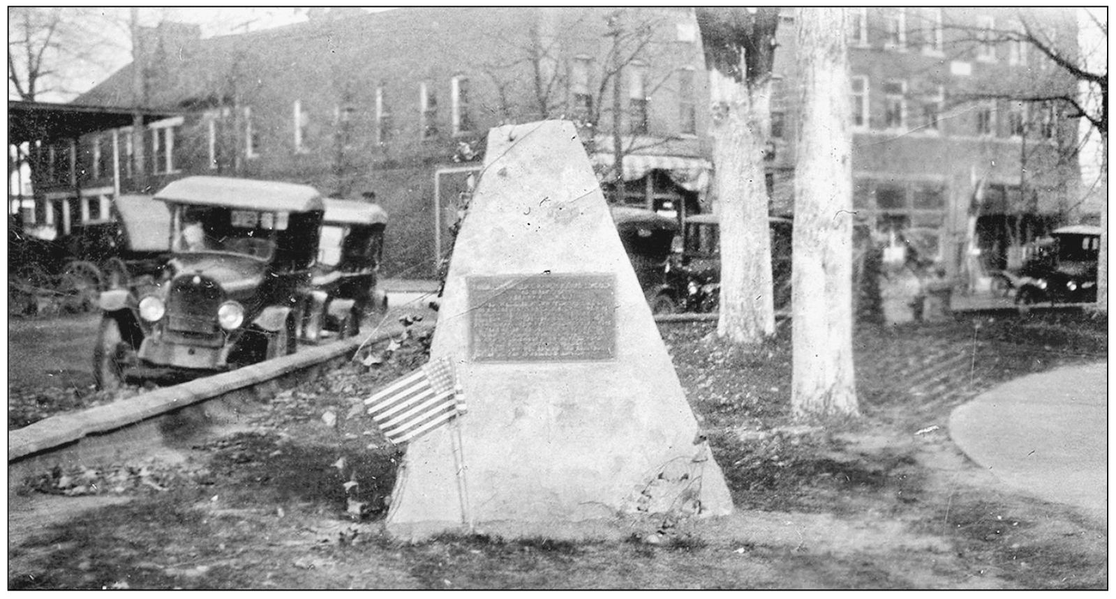 Dr William Allen Pusey and the Womans Club of Elizabethtown donated a monument - photo 7