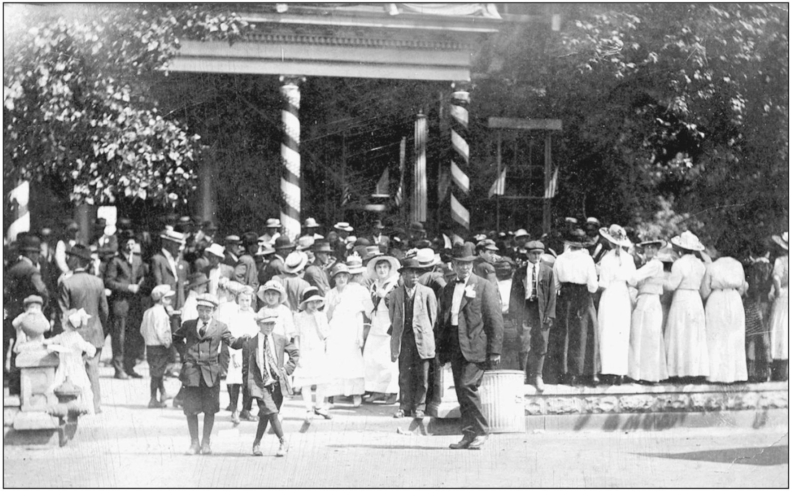 A bond rally for World War I took place at the third courthouse in 1917 - photo 13