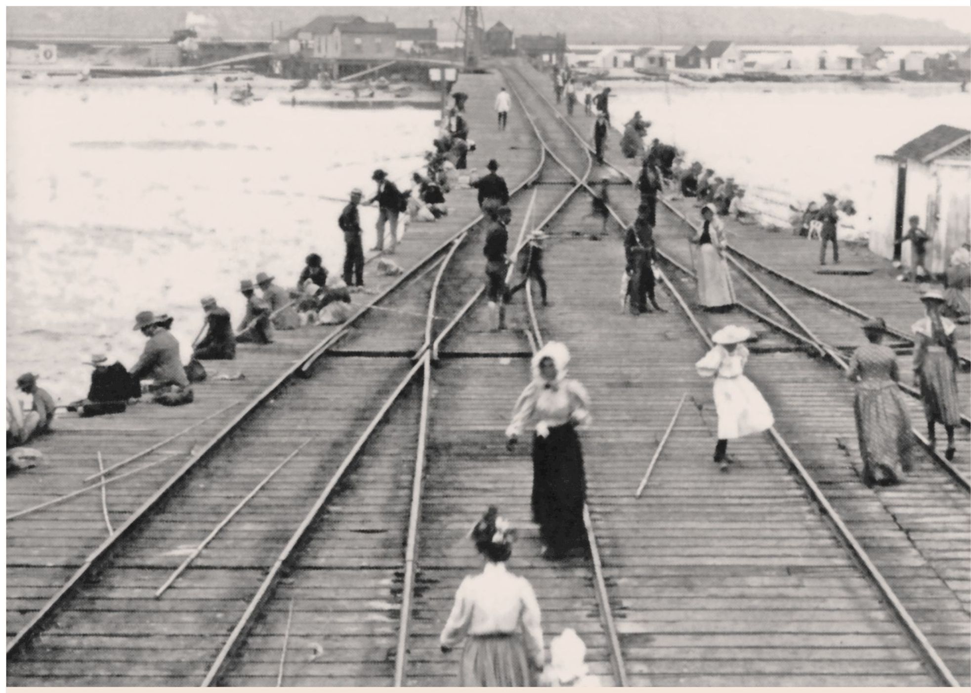 The building of the Newport Railroad greatly increased the beachs popularity - photo 3