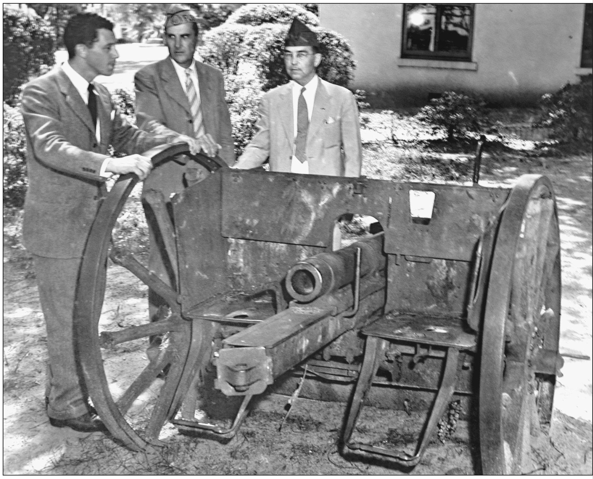 WORLD WAR I TROPHY CANNON ON THE CAPITOL GROUNDS SEPTEMBER 1 1942 State - photo 11