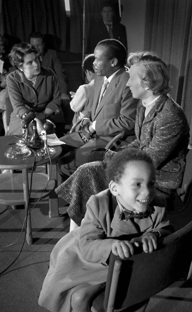 Seretse talks of his hopes at a press conference in London 1956 to assist my - photo 18