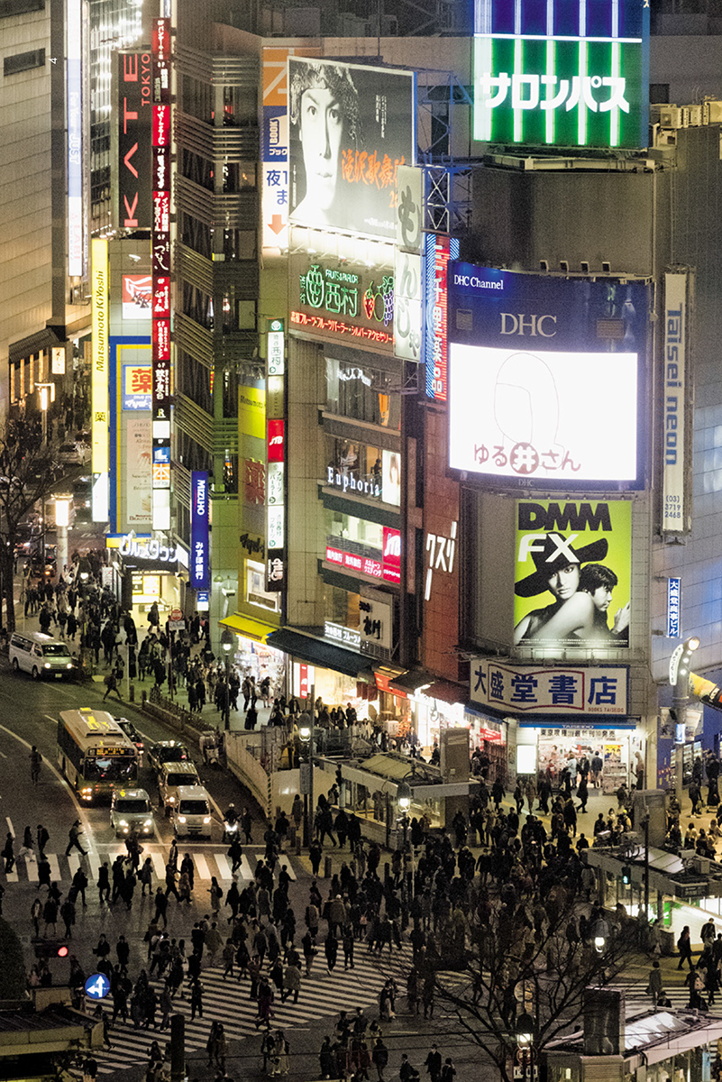 Traffic stops entirely and pedestrians surge into the intersection from all - photo 3