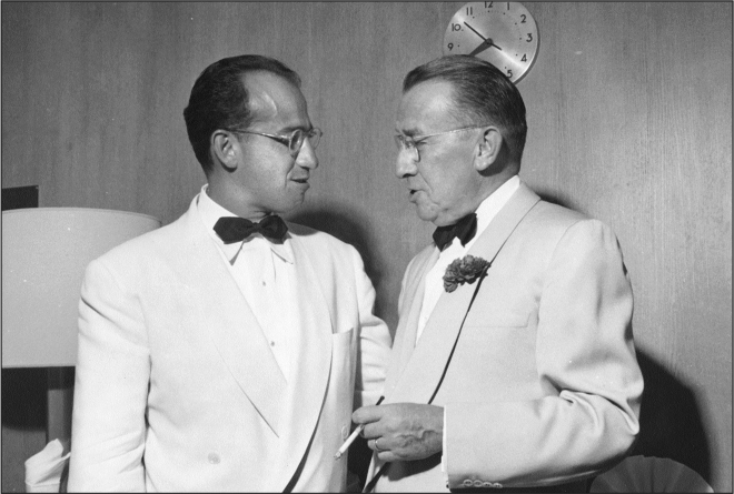 Jonas Salk with Basil OConnor the bold blunt domineering boss of the - photo 11