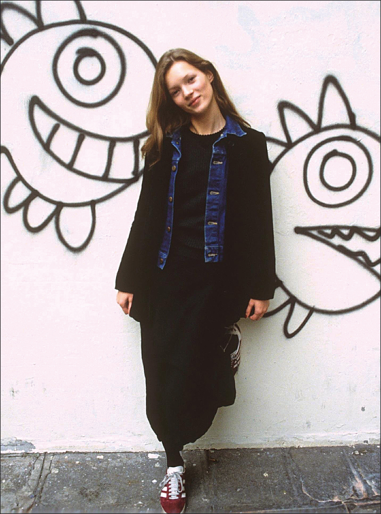 A supermodel for the street Kate in a shapeless black skirt denim jacket - photo 19