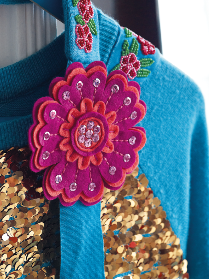 This large flower brooch was inspired by the floral patterns found on vintage - photo 10