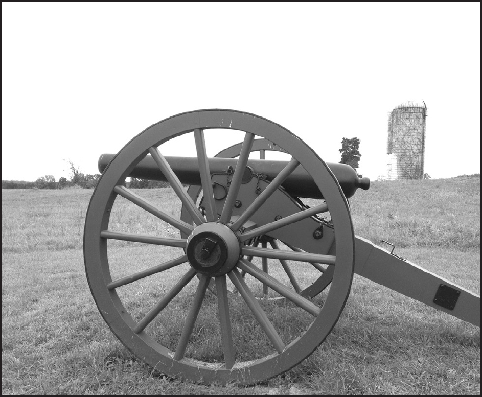 Two cannons still stand vigil near the Bristoe Station Battlefield Heritage - photo 4