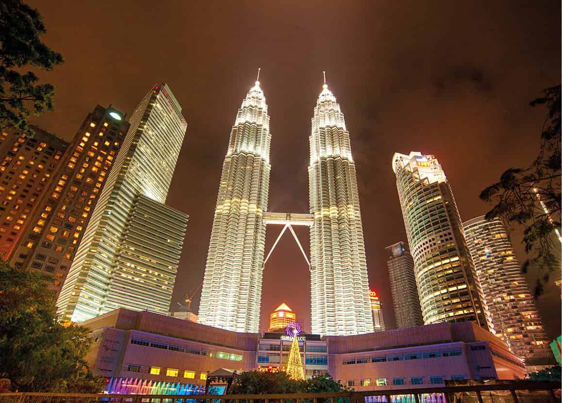 ARCHITECTURE The contemporary Petronas Twin Towers Tourism Malaysia - photo 4