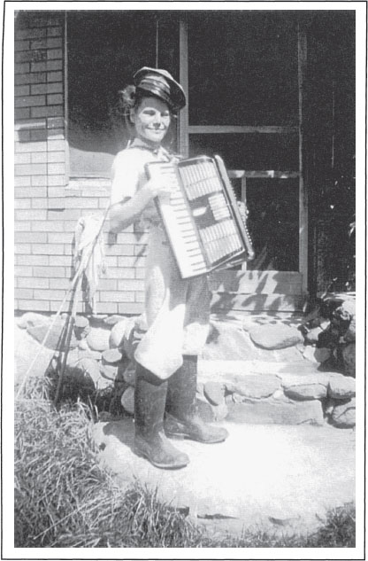 Born into a pro-IWW Finnish farm family in Wisconsin Jenny Lahti Velsek - photo 2