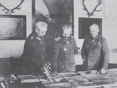 Hindenburg left and Ludendorff right with Kaiser Wilhelm Both generals - photo 8