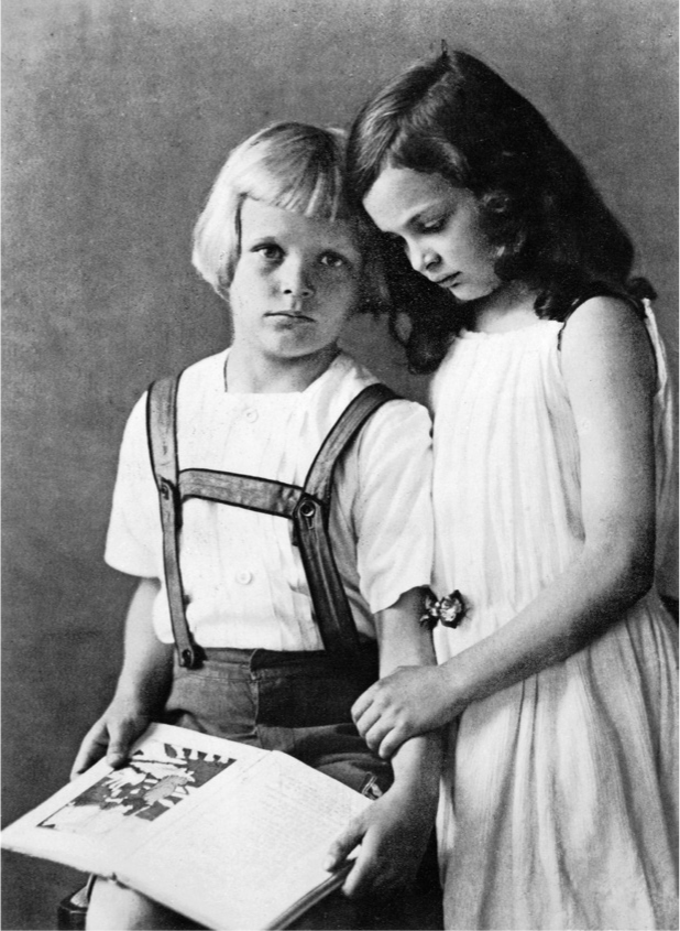 DIETRICH AND SABINE BONHOEFFER IN 1914 The family lived at 9 Birkenwldchen - photo 5