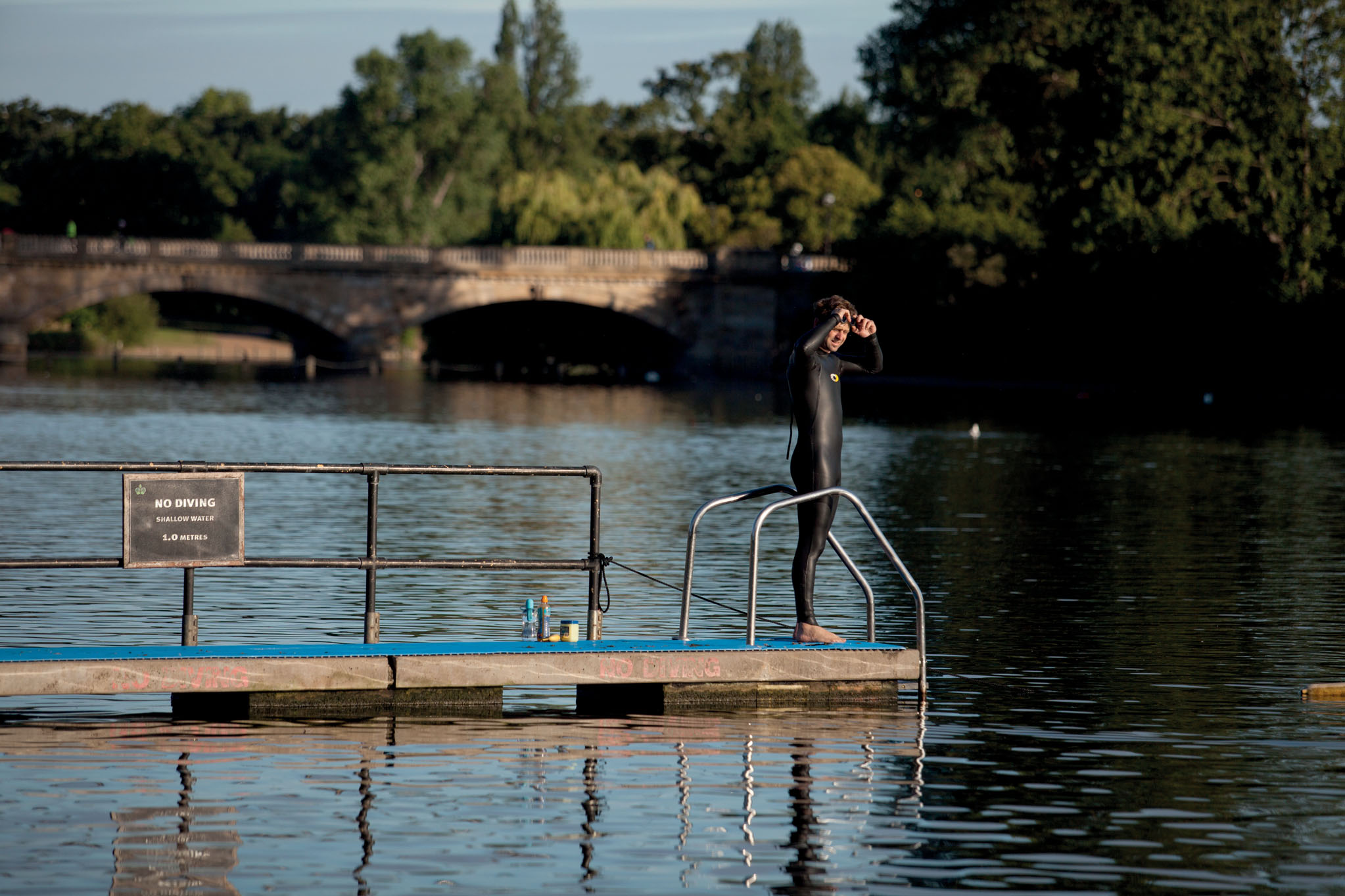 0800 Swimming in the Serpentine is not an activity to be taken lightly The - photo 10