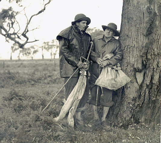 Snake men John left and his father George shelter from the wind and rain - photo 3