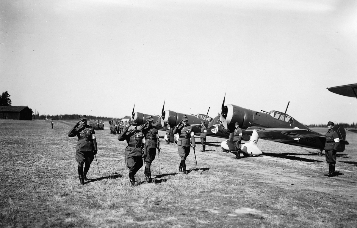 DXXIs FR-94 -95 and -86 of LeR 1 are seen here lined up for a parade held at - photo 1